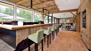 Bar (trong khuôn viên)