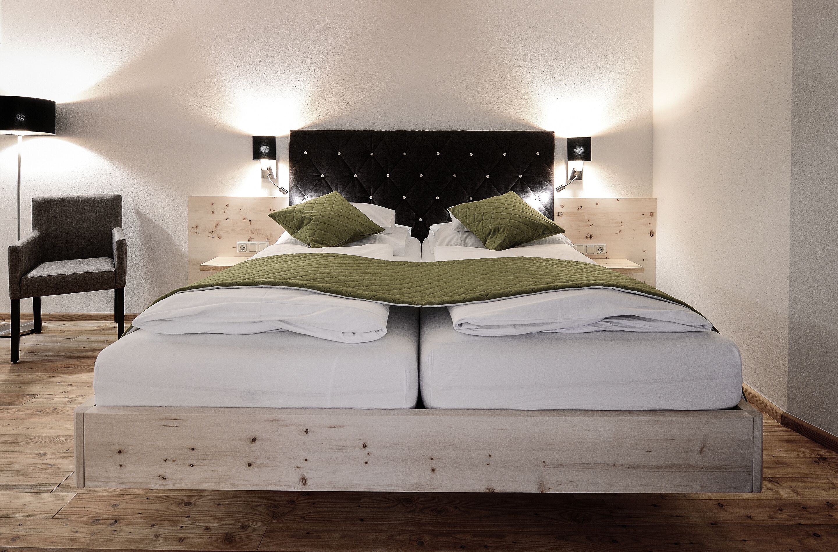 premium bedding, in-room safe, individually decorated, desk