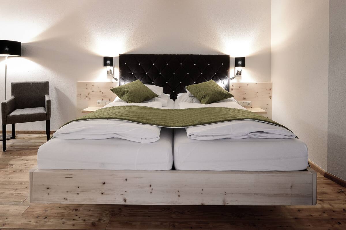 premium bedding, in-room safe, individually decorated, desk