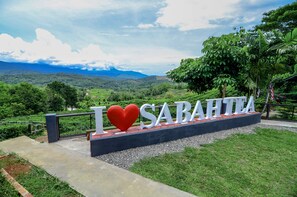 Breakfast, lunch, dinner served; local cuisine - Sabah Tea Resort (Ranau)