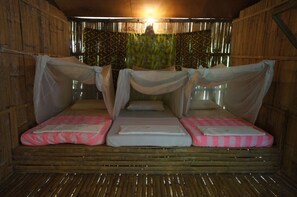 Desk, iron/ironing board, free WiFi, bed sheets - Sabah Tea Resort (Ranau)