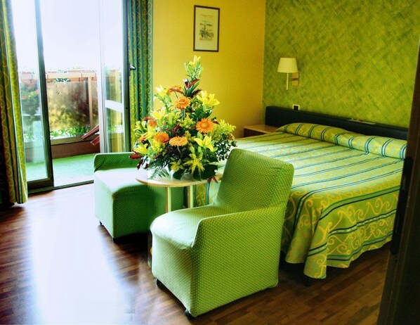 Hypo-allergenic bedding, minibar, in-room safe, desk - Hotel Atlantic (Arona)