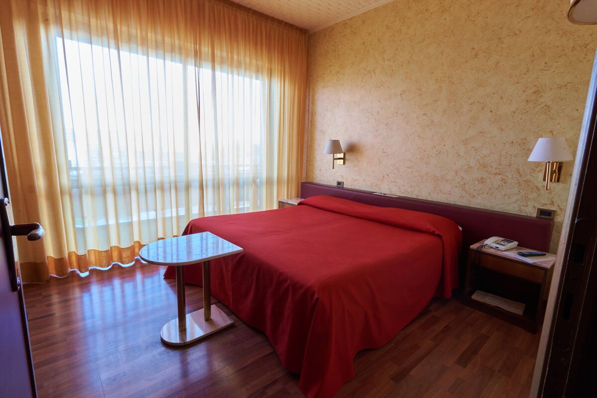 Double Room, Lake View | Hypo-allergenic bedding available, minibar, in-room safe, desk