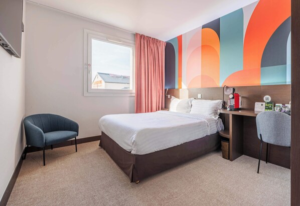 In-room safe, desk, soundproofing, free WiFi