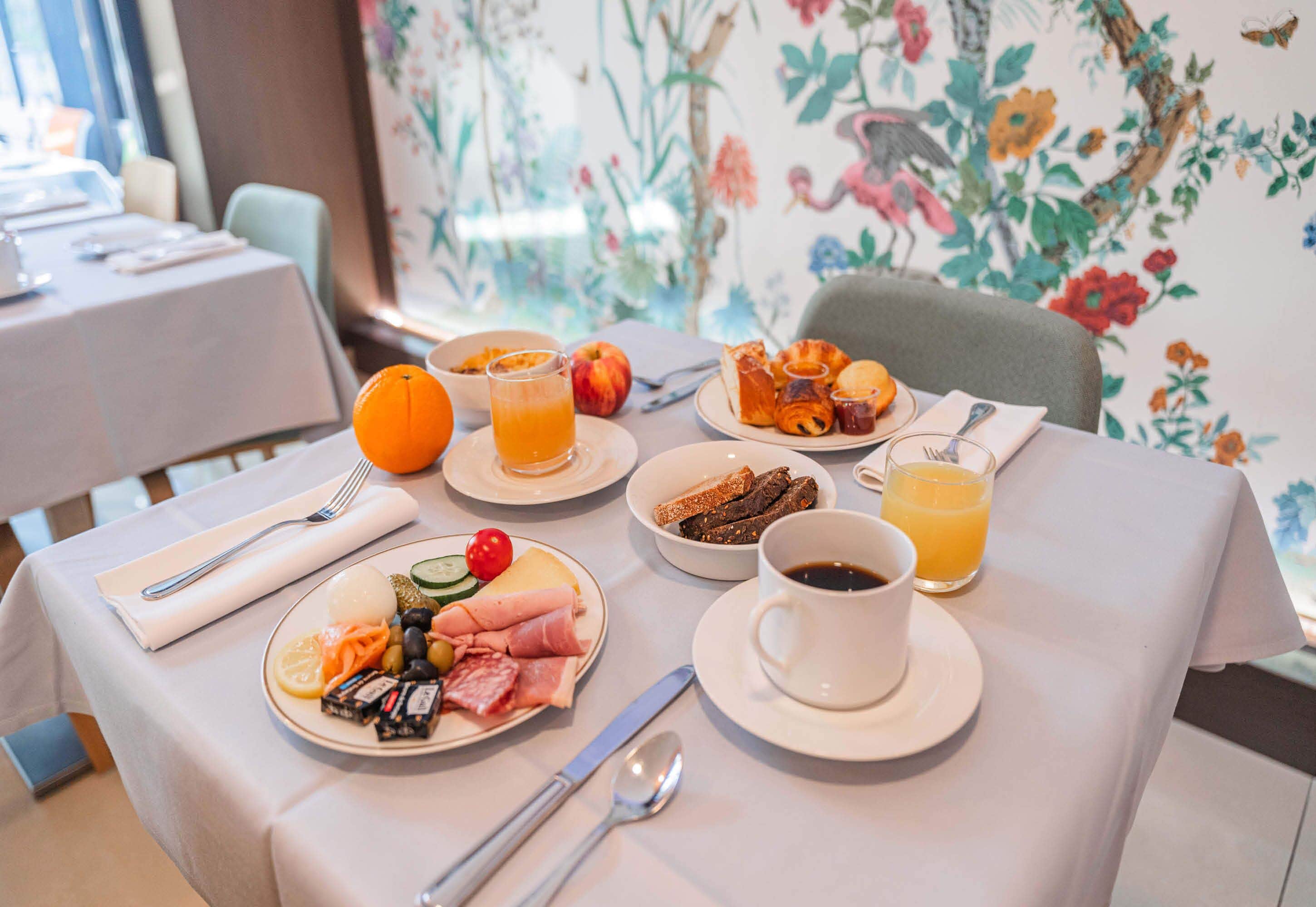 daily continental breakfast (eur 18.50 per person)