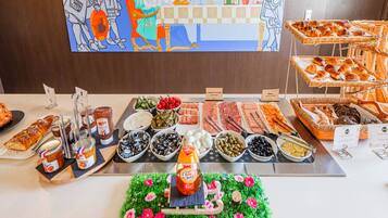 Petit déjeuner continental (18.50 EUR par personne)