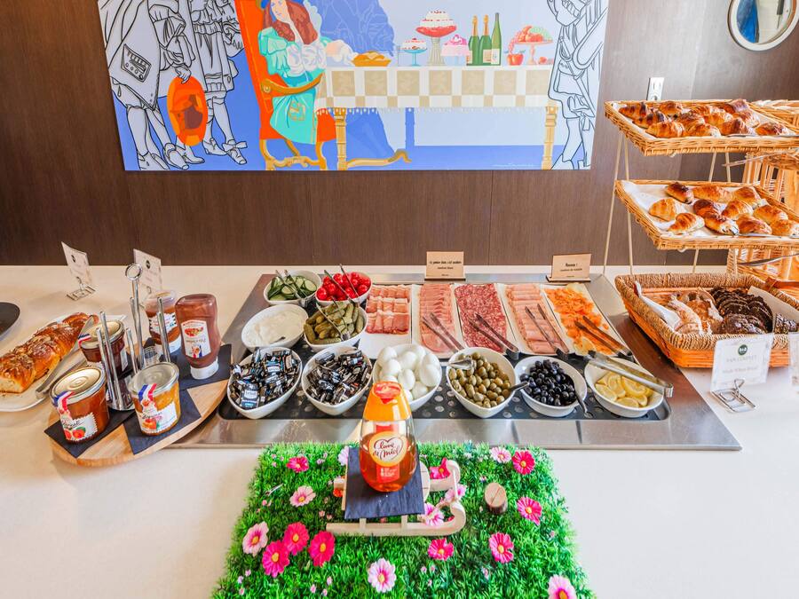 Dagelijks continentaal ontbijt (EUR 18.50 per persoon)