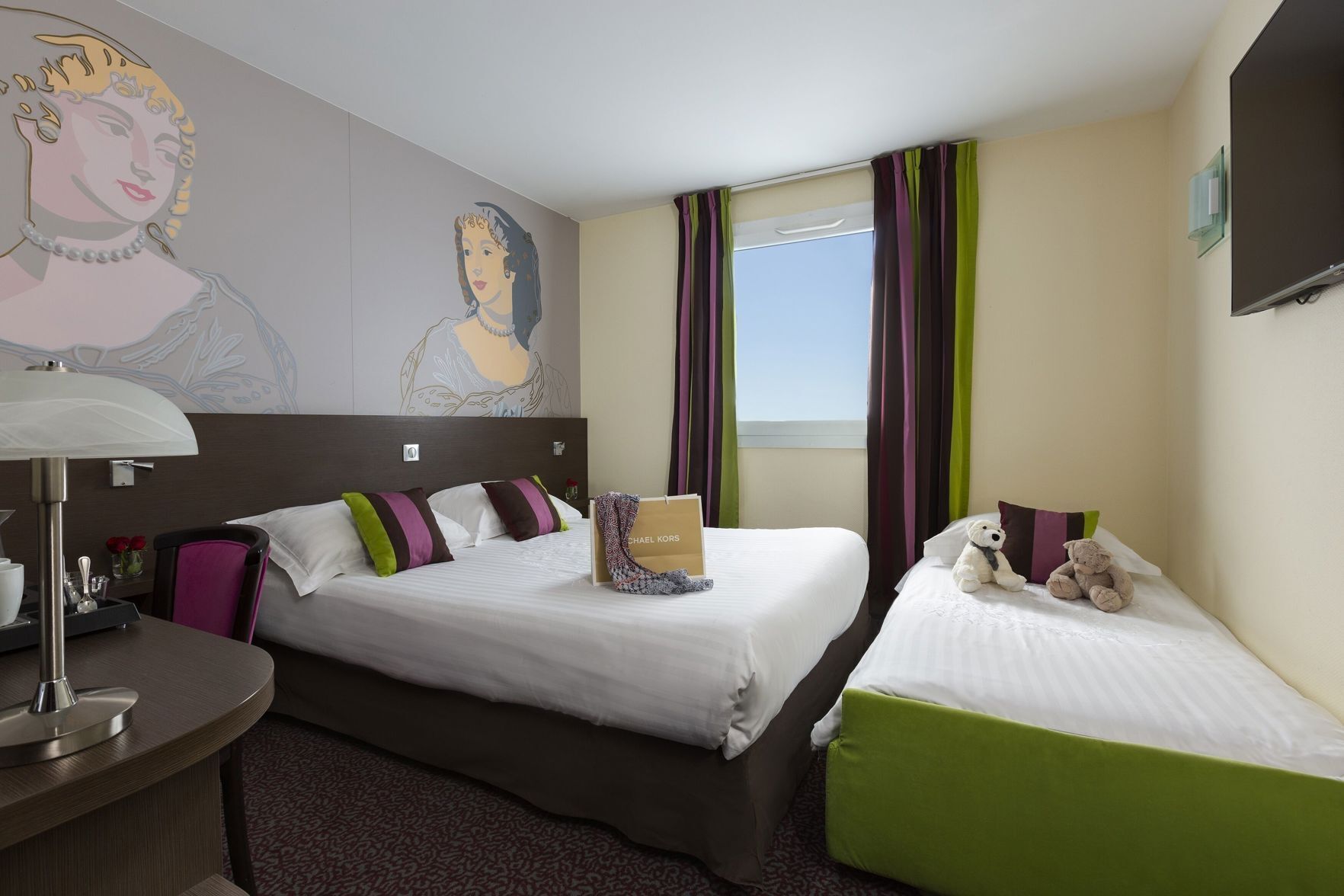 In-room safe, desk, soundproofing, free WiFi