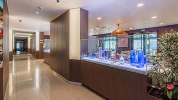 Petit déjeuner continental (18.50 EUR par personne)