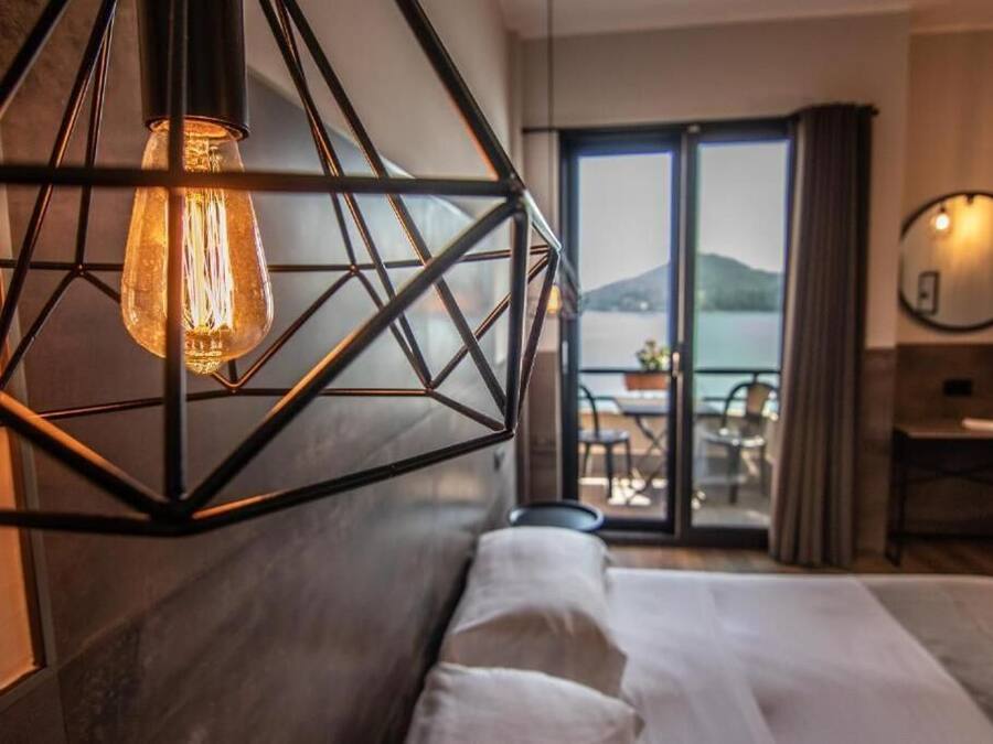 Minibar, coffre-fort, ameublement unique, bureau