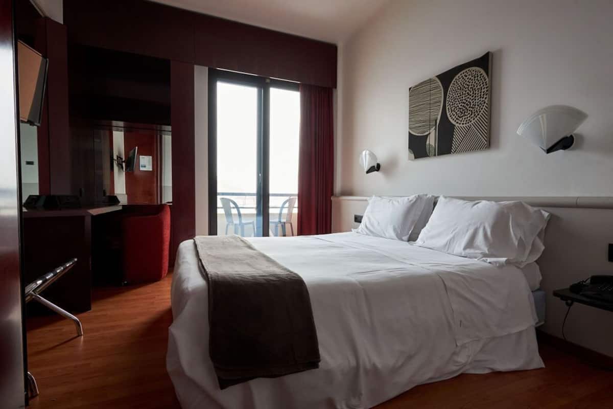 Minibar, in-room safe, individually furnished, desk