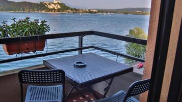 Camera con Balcone, vista lago | Terrazza/patio