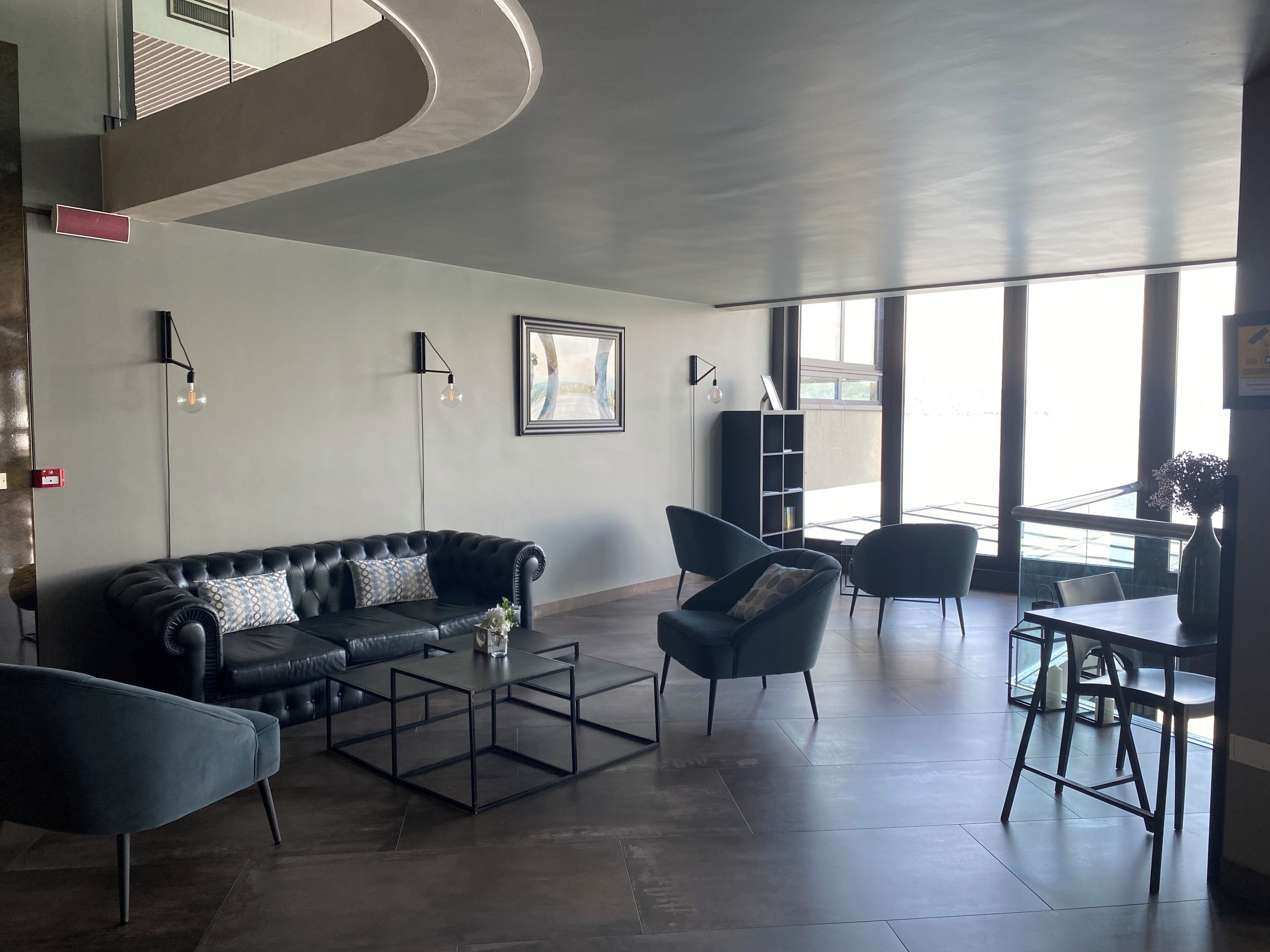 TV LCD 32 pollici con canali satellitari, TV, libri