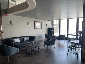 Televisión LCD 32 pulgadas con canales de televisión vía satélite