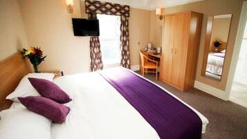 Habitación doble clásica | 1 habitación, ropa de cama de alta calidad y decoración personalizada