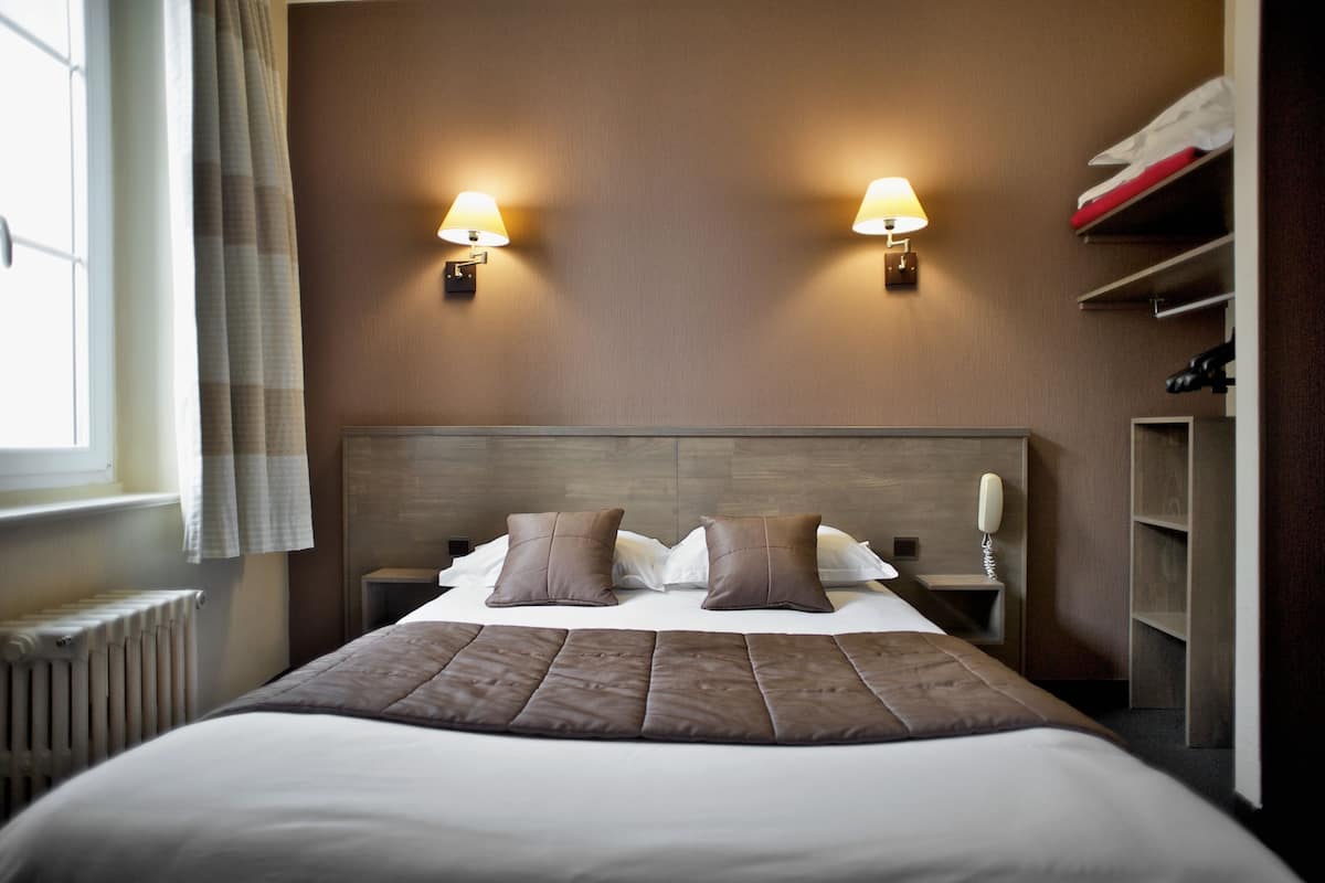 double room | individually decorated, individually furnished, desk, blackout curtains