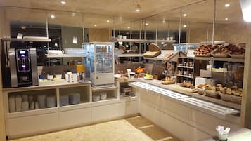 Desayuno continental (EUR 12.50 por persona)
