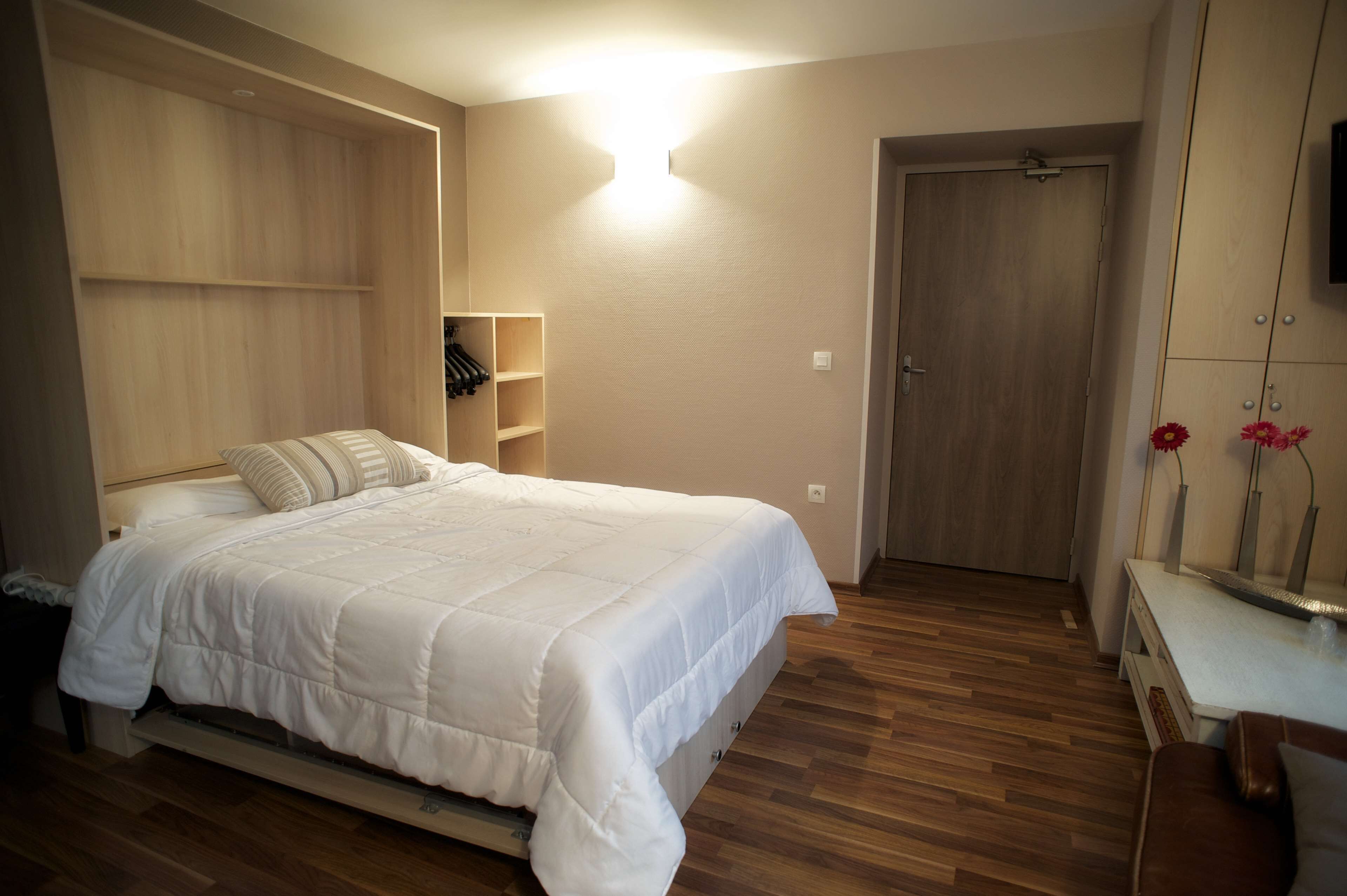 Chambre Double, accessible aux personnes à mobilité réduite, rez-de-chaussée | Décoration personnalisée, ameublement personnalisé, bureau