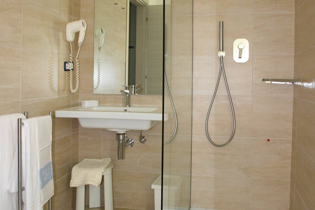 rainfall showerhead, hair dryer, bidet, towels