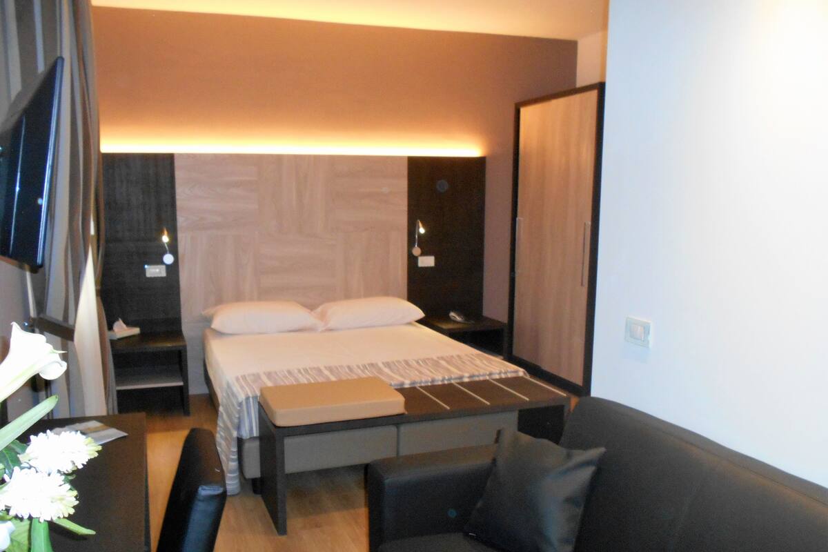 deluxe double room | 1 bedroom, frette italian sheets, minibar, in-room safe