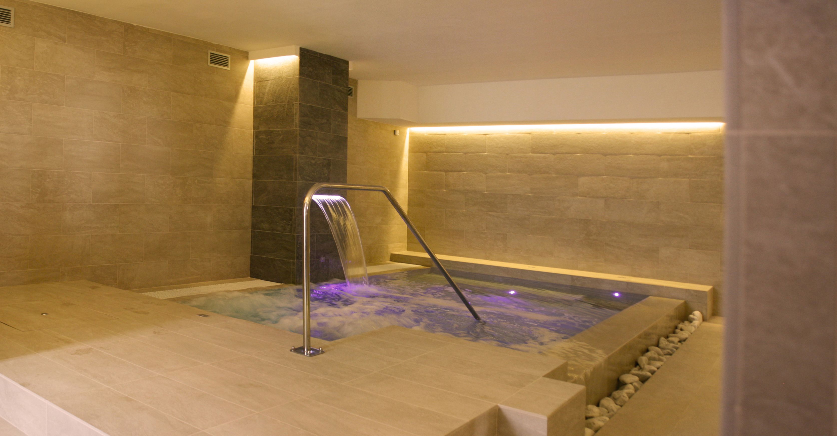 indoor spa tub