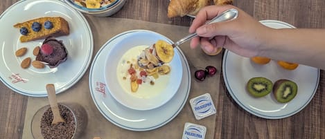 Free daily buffet breakfast