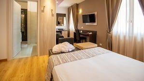 A hotel room with a bed, a desk, a chair, and a television. - Lory (Chianciano Terme)