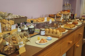A buffet with various pastries, sandwiches, and condiments. - Lory (Chianciano Terme)