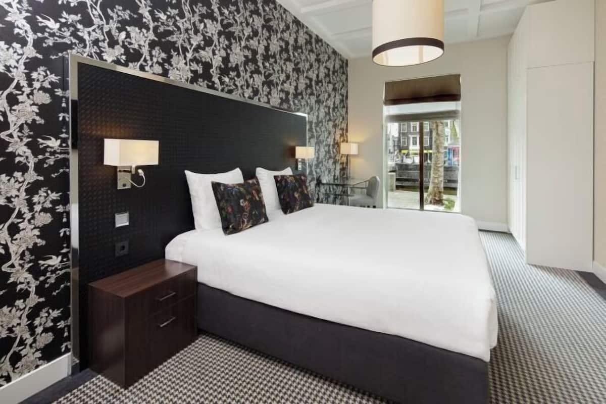 Roupas de cama premium, camas Select Comfort, cofres nos quartos
