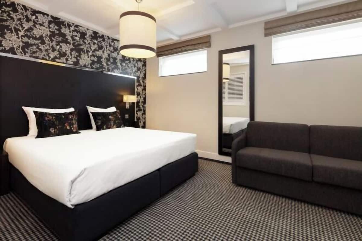 Roupas de cama premium, camas Select Comfort, cofres nos quartos