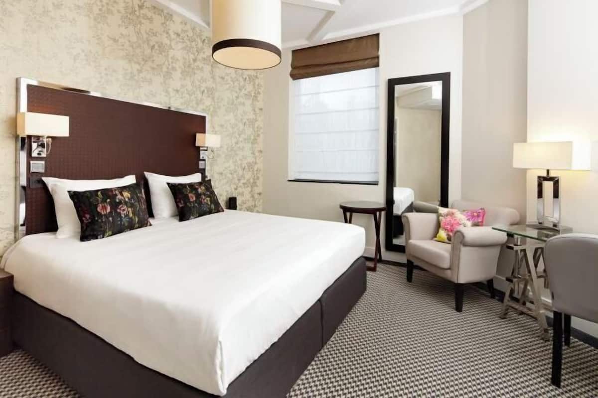 Roupas de cama premium, camas Select Comfort, cofres nos quartos