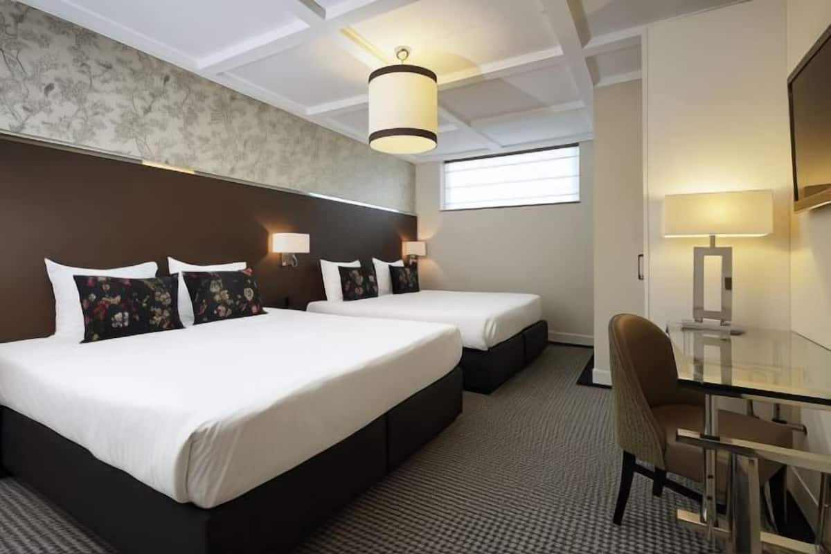Roupas de cama premium, camas Select Comfort, cofres nos quartos