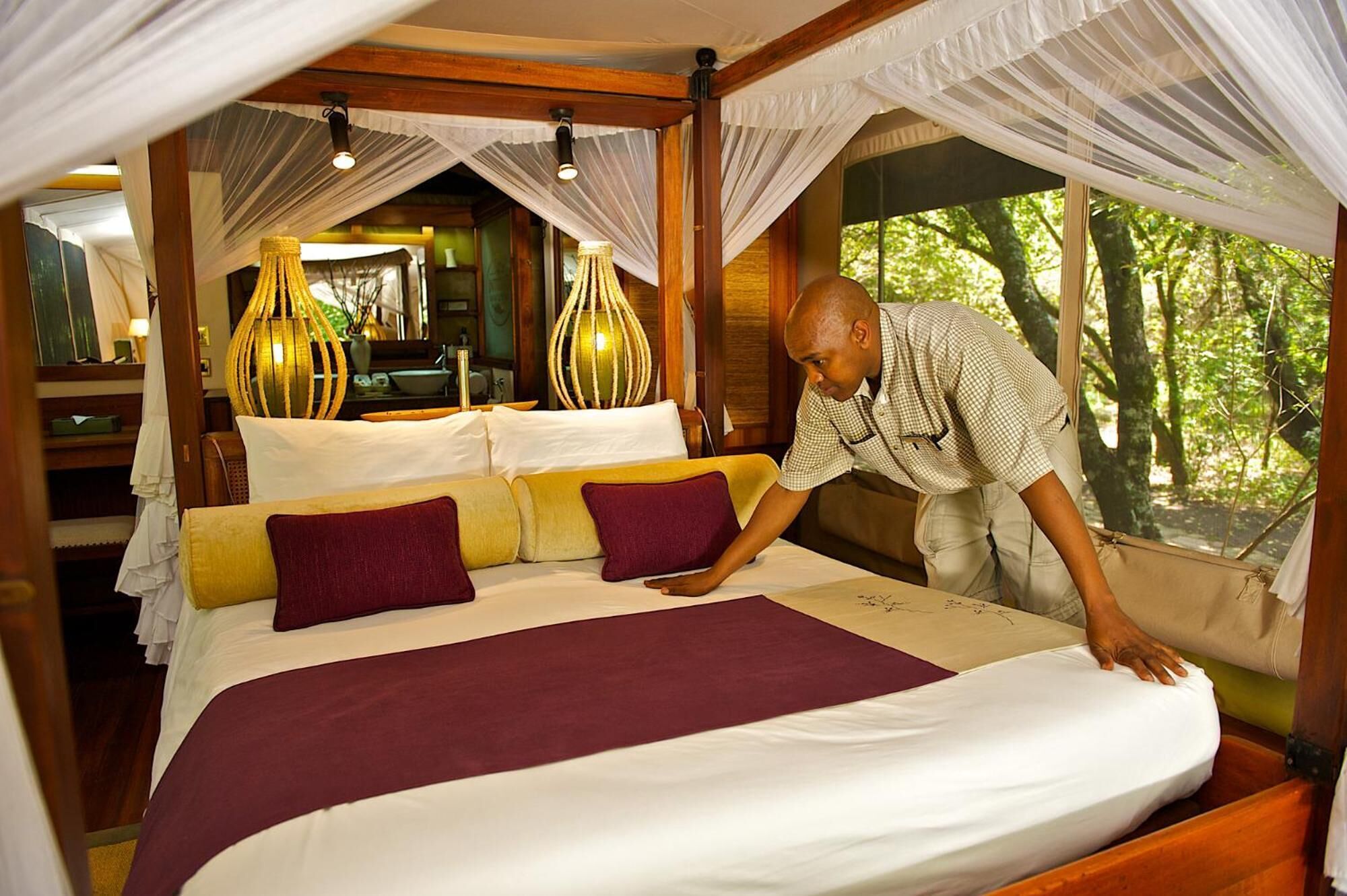 Premium bedding, pillowtop beds, minibar, desk