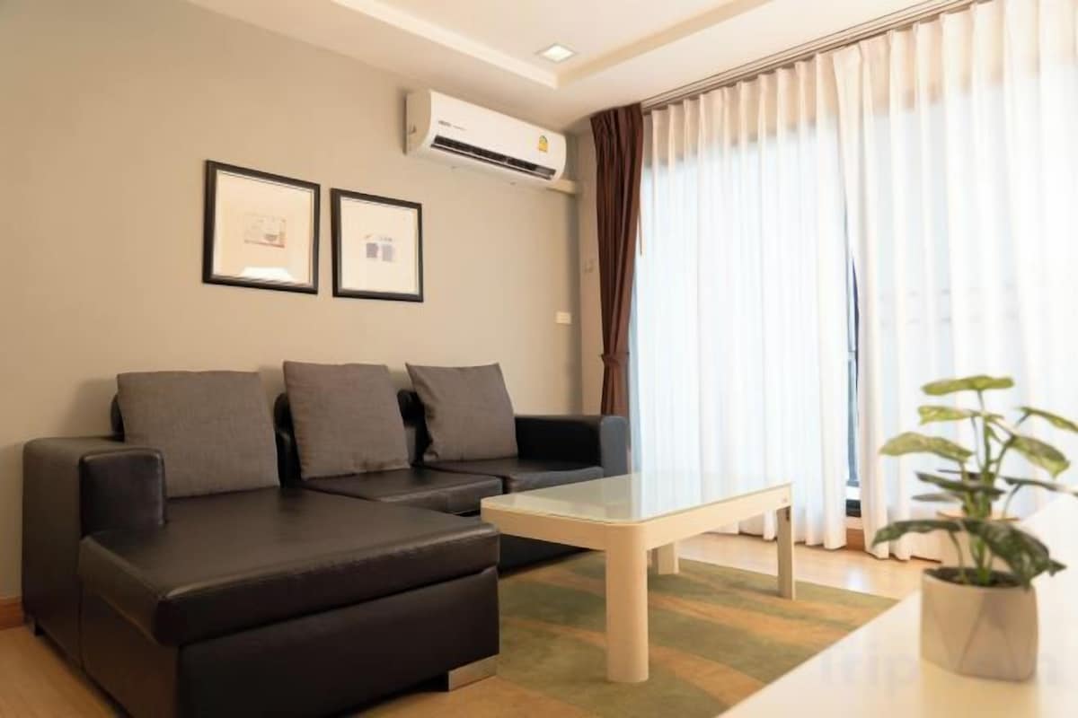 Living area | 40-inch LCD TV with satellite channels, TV, Netflix