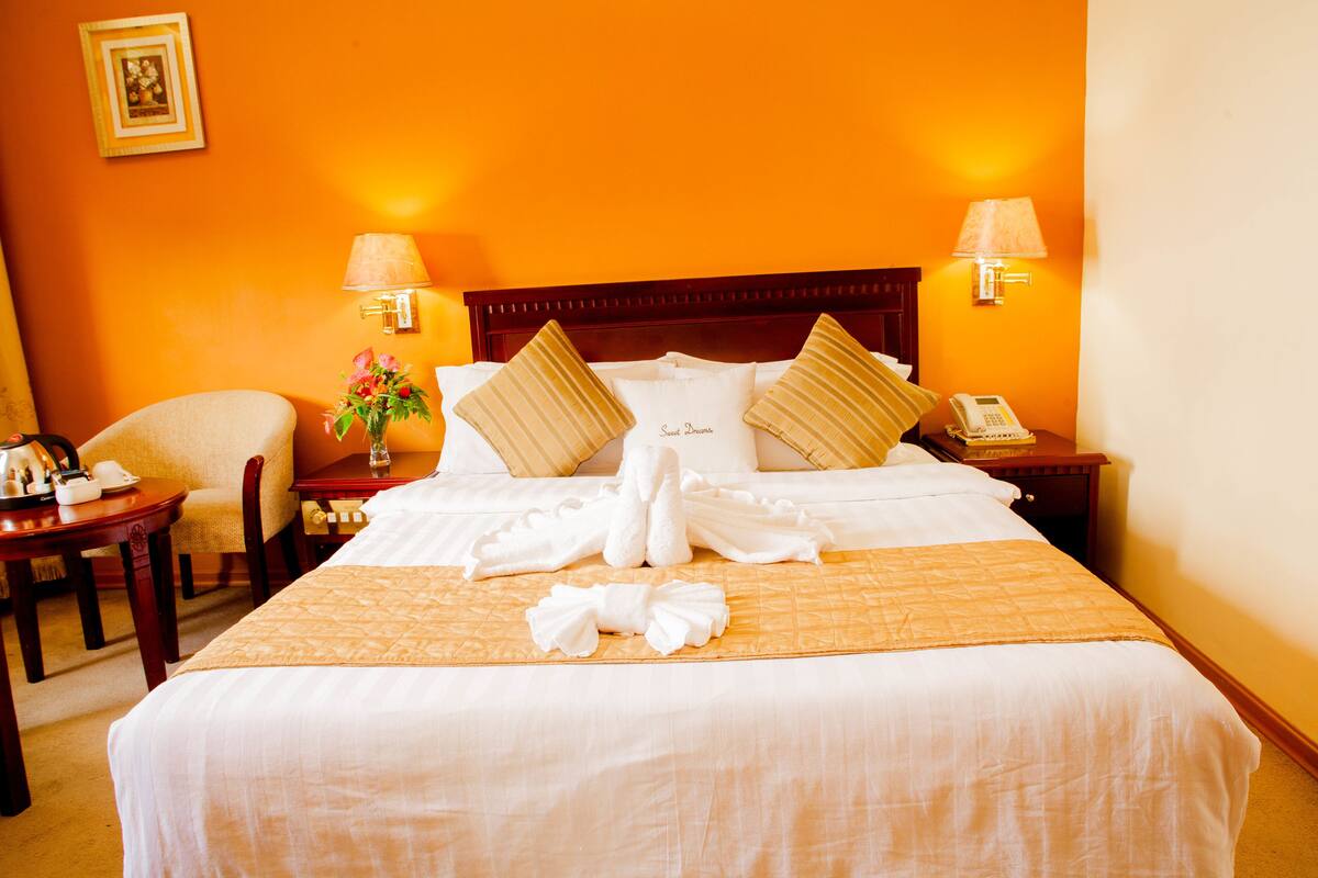 Standard Room, 1 King Bed, Sea View | Premium bedding