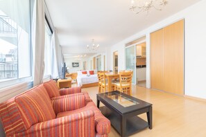 Standard Studio, Kitchen | Living room | TV, first-run movies - Sunlight Recoleta Apartments (Buenos Aires)