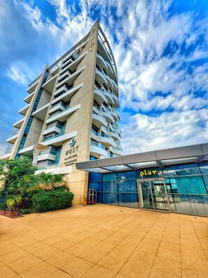 32-inch LCD TV with cable channels, TV - PLAY Hatzuk Beach (Tel Aviv)