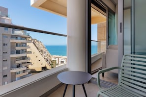 1 bedroom, premium bedding, in-room safe, desk