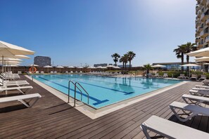 Piscine extérieure (ouverte en saison)