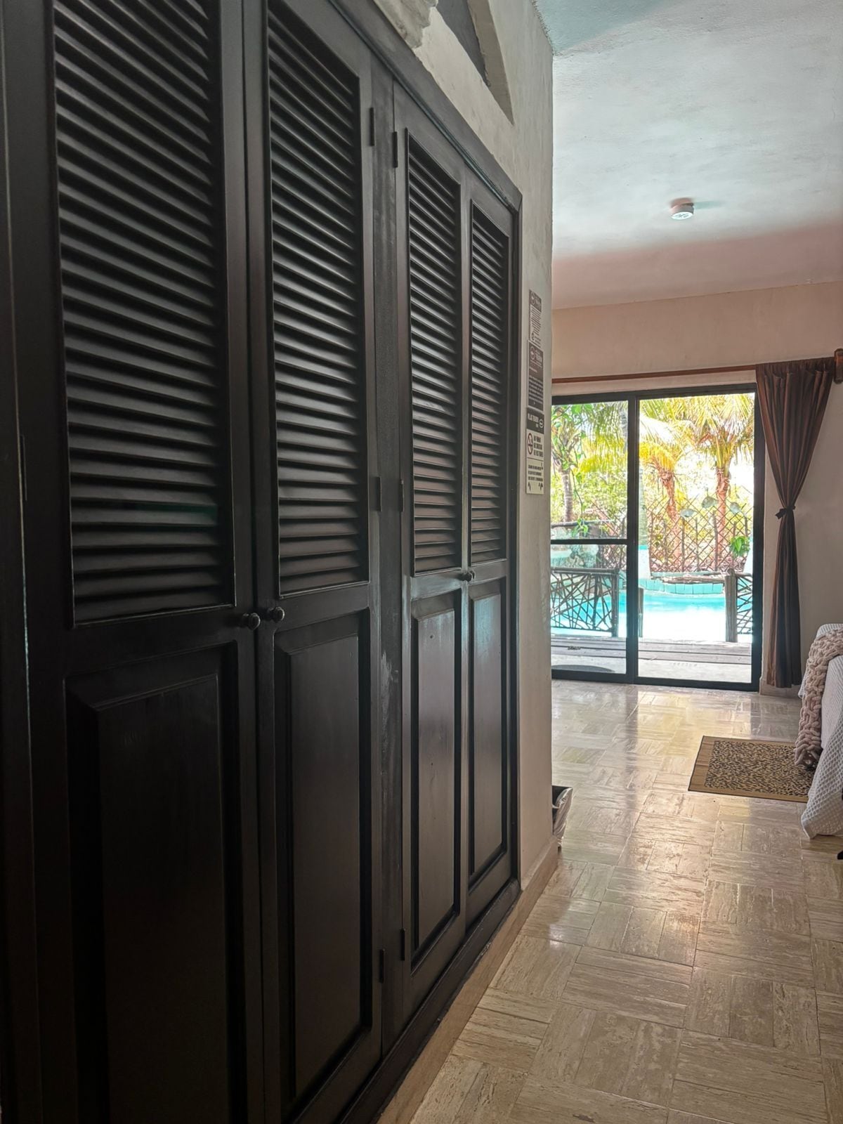 deluxe double room | free wifi, bed sheets