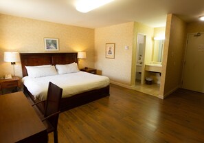 ألحفة محشوة بالريش وأسرّة سليكت كومفورت وبديكورات فريدة لكل غرفة