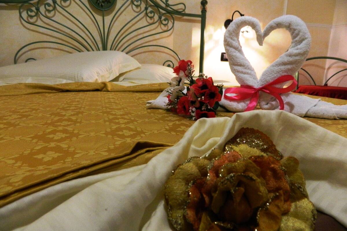 triple room | premium bedding, minibar, in-room safe, desk