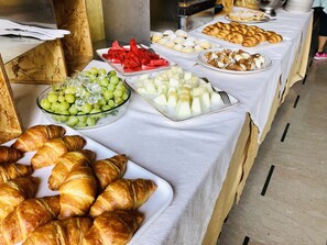 Petit déjeuner composé de spécialités régionales compris tous les jours