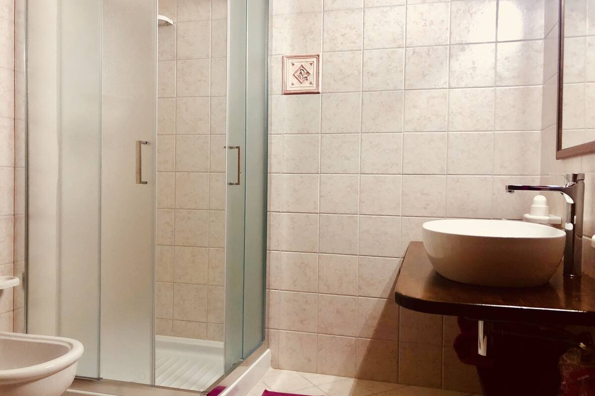 quadruple room | bathroom | free toiletries, hair dryer, bathrobes, bidet