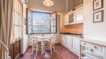 Apartment, 1 Schlafzimmer (per 3 persone) | Wohnbereich | Fernseher