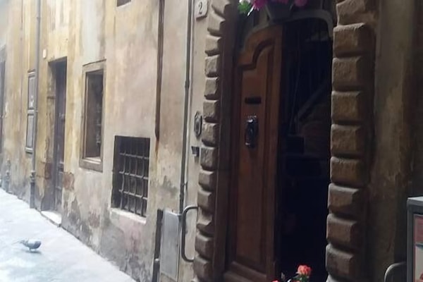 Cofres nos quartos, escrivaninha, Wi-Fi de cortesia, roupa de cama