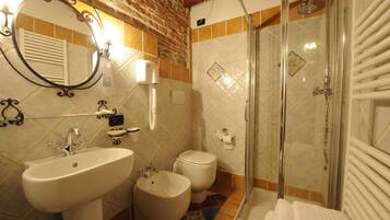 Superior Double Room | Bathroom