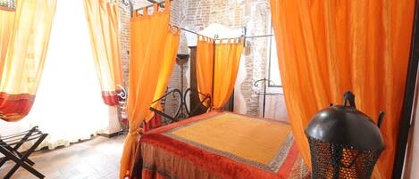 Superior dubbelrum | Värdeförvaringsskåp på rummet, skrivbord, gratis wi-fi och sängkläder