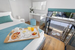 Petit déjeuner continental (10 EUR par personne)