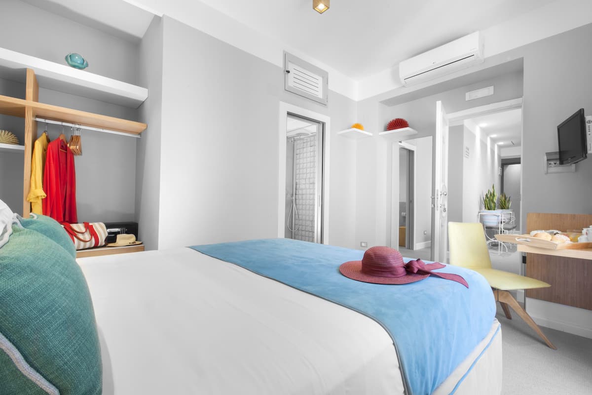 Minibar, coffres-forts dans les chambres, rideaux occultants